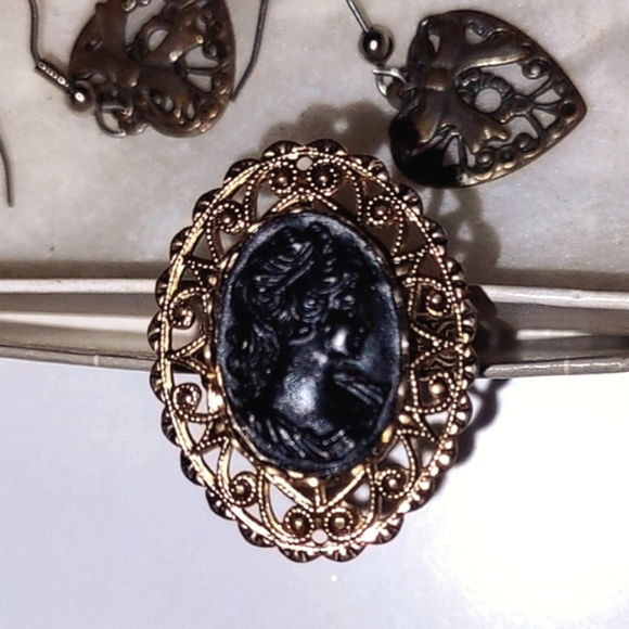 Victorian Black Faced Cameo Pendant + FREE Ring - Picture 8 of 17